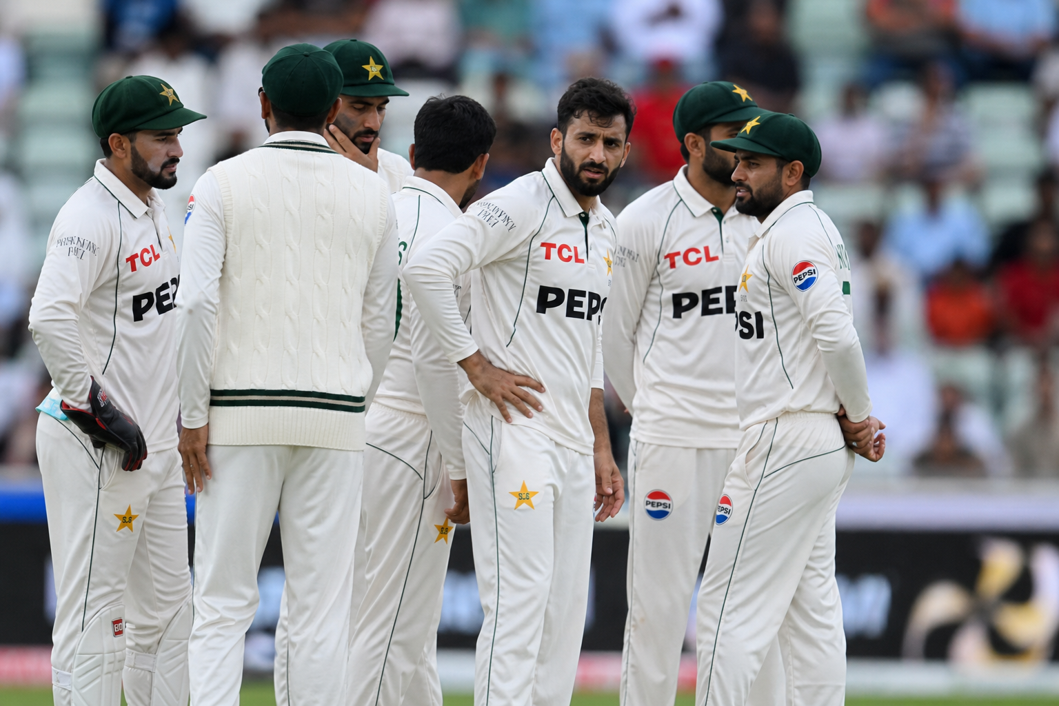 Pakistan send home seven players and two coaches before final England Test