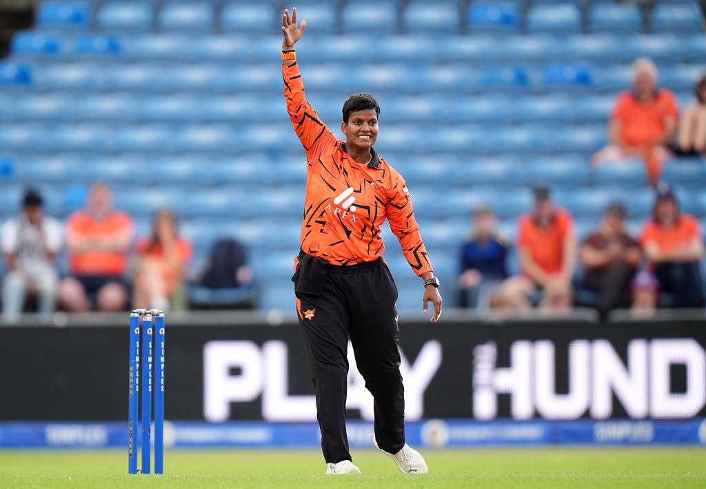 Women's Hundred 2026: Phoebe Litchfield's unbeaten 71 helps Sunrisers Leeds beat Birmingham Phoenix by nine wickets